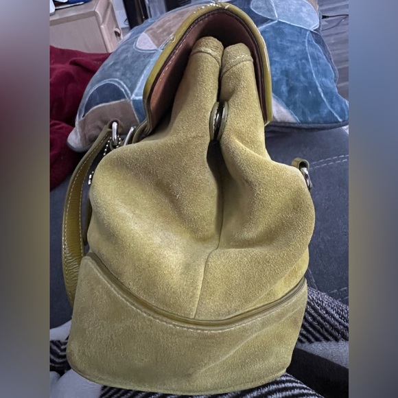 Vintage Green suede Coach hand bag - Picture 9 of 11